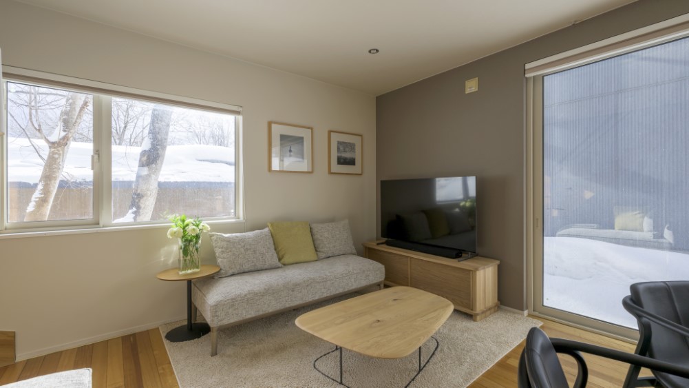 Nature Chalet - Intimate living area by the sliding glass door